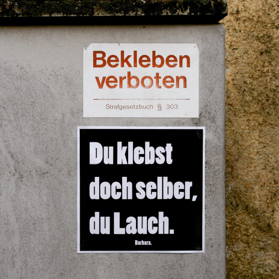 Barbara. Bekleben verboten